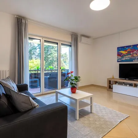 Guesthost - Boscoincitta With Garage And Whirlpool Tub Appartement Bari