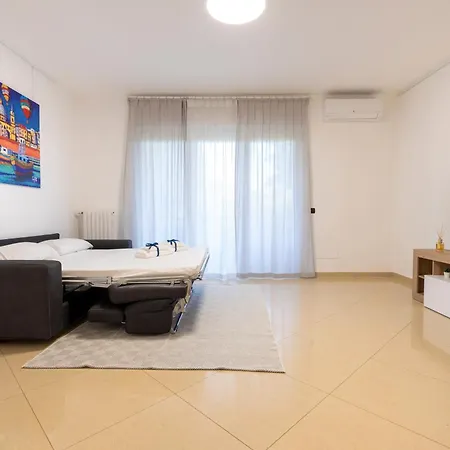 Guesthost - Boscoincitta With Garage And Whirlpool Tub *