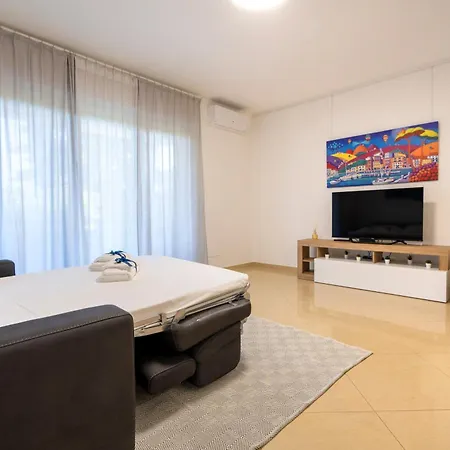 Guesthost - Boscoincitta With Garage And Whirlpool Tub Appartement