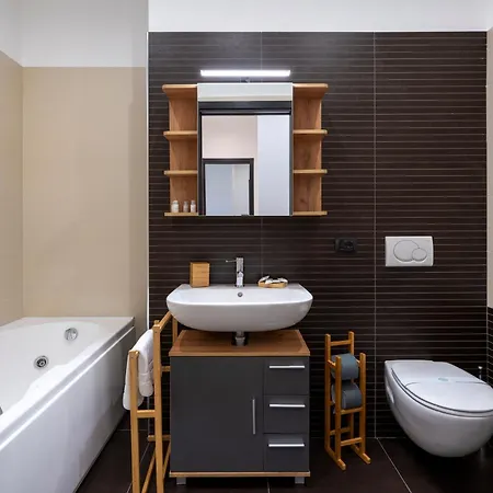 Guesthost - Boscoincitta With Garage And Whirlpool Tub