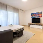 Guesthost - Boscoincitta With Garage And Whirlpool Tub Διαμέρισμα