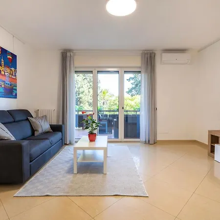 Boscoincitta With Garage And Whirlpool Tub דירה בארי
