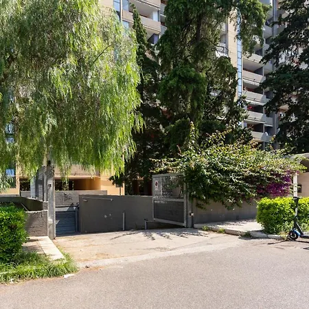 Boscoincitta With Garage And Whirlpool Tub דירה
