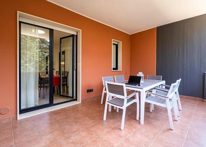 Guesthost - Boscoincitta With Garage And Whirlpool Tub Appartement